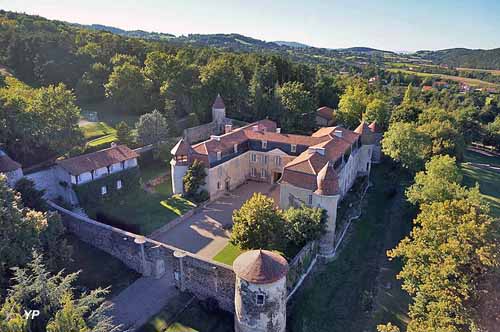 chateau de goutelas vue de haut