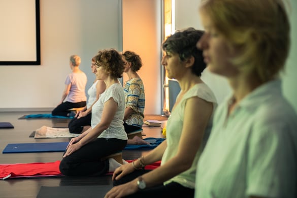 groupe en méditation