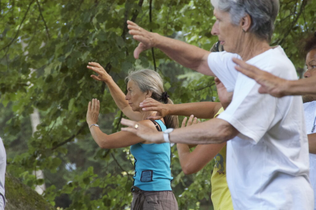 les mains d'un groupe en pratique